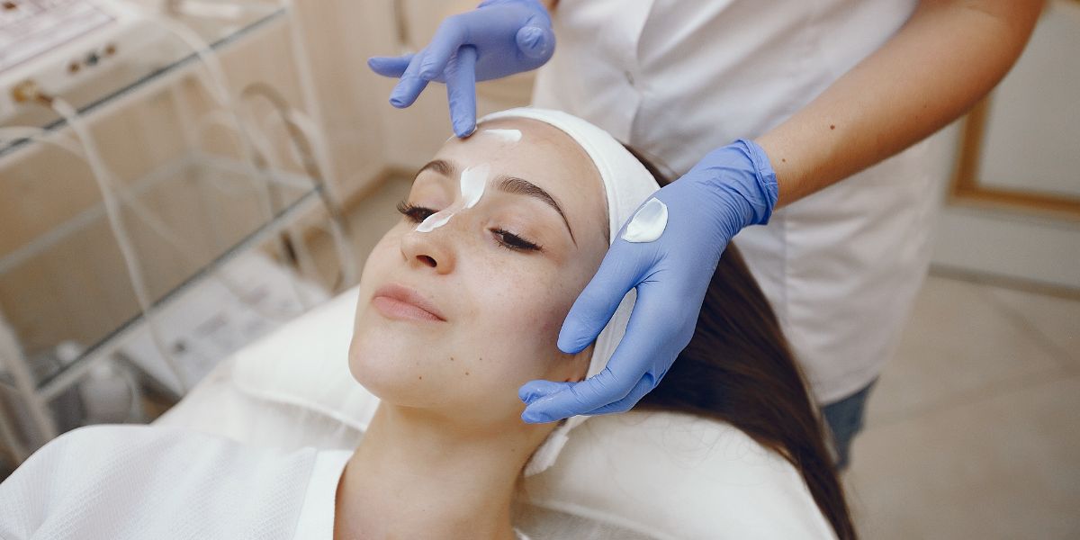 Dermaplanning facial treatment